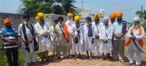 Amritsar News : ਸਰੂਪ ਪਾਸੇ ਕਰ ਕੇ ਸੁਖਆਸਨ ਵਾਲੇ ਪਲੰਘ ’ਤੇ ਸੌਂ ਗਿਆ ਵਿਅਕਤੀ, ਕਾਨੂੰਨ ਬਣਨ ਦੇ ਬਾਵਜੂਦ ਨਹੀਂ ਰੁਕ ਰਿਹਾ ਬੇਅਦਬੀਆਂ ਦਾ ਸਿਲਸਿਲਾ