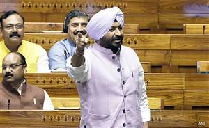 ਵਿਧਾਨ ਸਭਾ ਦੇ ਅੰਕੜਿਆਂ ਦਾ ਹਵਾਲਾ ਦਿੰਦੇ ਹੋਏ ਬਿੱਟੂ ਨੇ ਸਰਕਾਰ ਨੂੰ ਲਿਆ ਲੰਮੇ ਹੱਥੀਂ, ਕਿਹਾ- ਸਰਕਾਰੀ ਸਕੂਲਾਂ 'ਚ ਵਿਦਿਆਰਥੀਆਂ ਦੇ ਦਾਖਲੇ 'ਚ 6 ਲੱਖ ਦੀ ਆਈ ਗਿਰਾਵਟ