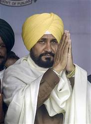 ਚੰਨੀ ਨੂੰ ਹਾਈਕਮਾਨ ਨੇ ਕੀਤਾ ਤਲਬ, ਬਘੇਲ ਖ਼ਿਲਾਫ਼ ਪੋਸਟਰਬਾਜ਼ੀ ਤੇ ਟਿੱਪਣੀਆਂ ਤੋਂ ਖ਼ਫ਼ਾ ਹਾਈ ਕਮਾਨ ਲੈ ਸਕਦੀ ਹੈ ਕੋਈ ਵੱਡਾ ਫ਼ੈਸਲਾ