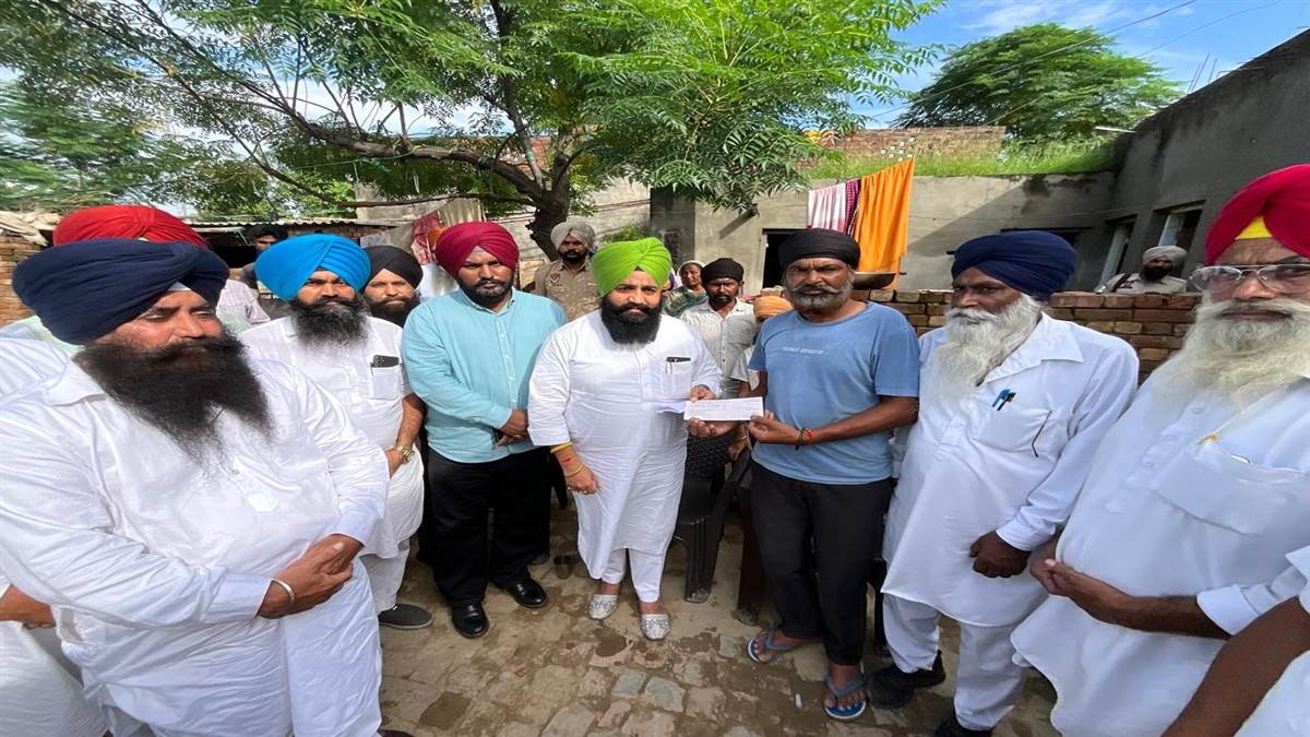 ਵਿਧਾਇਕ ਟੋਂਗ ਨੇ ਹਰ ਪੀੜਤ ਪਰਿਵਾਰ ਨੂੰ 4 ਲੱਖ ਰੁਪਏ ਦਾ ਸੌਂਪਿਆ ਚੈੱਕ
