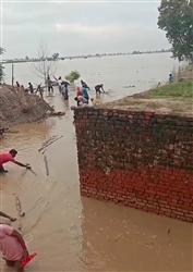 Ferozpur News : ਹਿੰਦ-ਪਾਕਿ ਕੌਮਾਂਤਰੀ ਸਰਹੱਦ ਦੇ ਪਿੰਡ ਟੇਂਡੀ ਵਾਲਾ 'ਚ ਵੜਿਆ ਪਾਣੀ, ਦਰਿਆ ਸਤਲੁਜ ’ਚ ਪਿੰਡ ਦੇ ਸਮਾਉਣ ਦਾ ਵਧਿਆ ਖਦਸ਼ਾ, ਸਹਿਮ 'ਚ ਲੋਕ