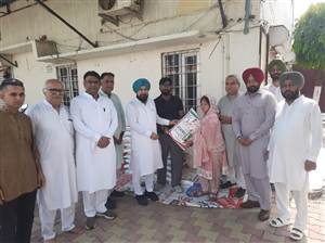 ਮਾਨਵ ਸੇਵਾ ਮਿਸ਼ਨ ਵੱਲੋਂ 250 ਪਰਿਵਾਰਾਂ ਨੂੰ ਰਾਸ਼ਨ ਵੰਡਿਆ