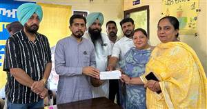 ਵਿਧਾਇਕ ਚੱਢਾ ਨੇ ਵਿਕਾਸ ਕਾਰਜਾਂ ਲਈ 4 ਲੱਖ ਦਾ ਚੈੱਕ ਕੀਤਾ ਭੇਟ