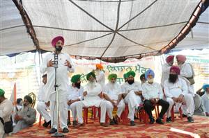ਚੰਡੀਗੜ੍ਹ ਮੋਰਚਾ: SKM ਨੇ ਬਿਨਾਂ ਸ਼ਰਤ ਦਿੱਤਾ ਸਮਰਥਨ, ਕੌਮੀ ਆਗੂ ਰਾਕੇਸ਼ ਟਿਕੈਤ ਵੀ ਅੱਜ ਧਰਨੇ ਨੂੰ ਕਰਨਗੇ ਸੰਬੋਧਨ