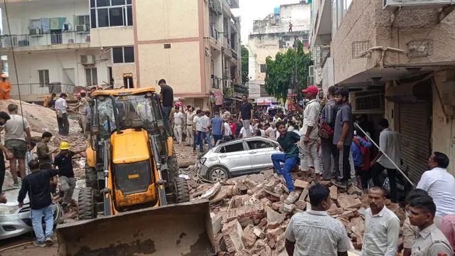 Delhi PG Building Collapses: 'ਕਮਰਿਆਂ 'ਚ ਹੀ ਫਸ ਗਏ ਵਿਦਿਆਰਥੀ, ਮਲਬੇ 'ਚੋਂ ਕੱਢਣਾ ਮੁਸ਼ਕਿਲ', ਚਸ਼ਮਦੀਦ ਨੇ ਦੱਸਿਆ ਹਾਦਸੇ ਦਾ ਖੌਫਨਾਕ ਮੰਜ਼ਰ