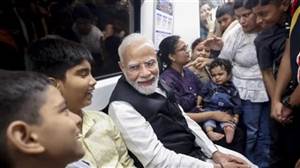 ਮੈਟਰੋ ’ਚ ਅਚਾਨਕ ਪਹੁੰਚੇ PM Modi, 20 ਮਿੰਟ ਤੱਕ ਕੀਤਾ ਸਫ਼ਰ; ਬੱਚਿਆਂ ਨੂੰ ਕੀ-ਕੀ ਦਿੱਤੇ ਟਿਪਸ?