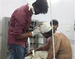 ਰਾਹ ਜਾਂਦੀ ਕੁੜੀ ਨੂੰ ਆਖਿਆ 'ਬੁੱਗਾ' , ਤਕਰਾਰ ਨੇ ਧਾਰਿਆ ਖ਼ੂਨੀ ਝੜਪ ਦਾ ਰੂਪ, ਝਗੜੇ 'ਚ ਪੰਜ ਜ਼ਖ਼ਮੀ