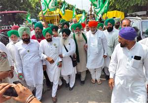 ਚੰਡੀਗੜ੍ਹ ਮੋਰਚਾ: ਕਿਸਾਨ ਧਰਨੇ ’ਚ ਪੁੱਜੇ ਕੌਮੀ ਆਗੂ ਰਾਕੇਸ਼ ਟਿਕੈਤ, ਹੱਕੀ ਮੰਗਾਂ ਲਈ ਇੱਕਜੁੱਟਤਾ ਦਾ ਦਿੱਤਾ ਸੁਨੇਹਾ; ਜਲਦ ਹੋ ਸਕਦੈ ਅਗਲੇ ਵੱਡੇ ਐਕਸ਼ਨ ਪ੍ਰੋਗਰਾਮ ਦਾ ਐਲਾਨ