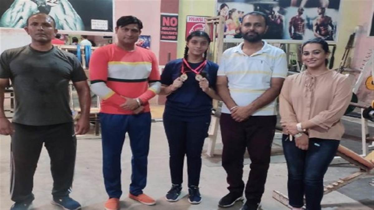 The athlete of Khanna Gym won the gold medal at the district level