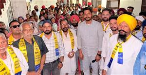 ਕਾਂਗਰਸ ਛੱਡ ਕੇ ਕਈ ਪਰਿਵਾਰ ਹੋਏ ‘ਆਪ’ ਦੇ