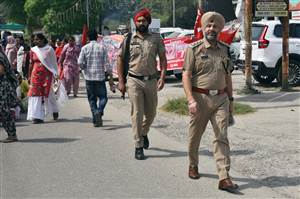 ਆਂਗਣਵਾੜੀ ਵਰਕਰਾਂ-ਹੈਲਪਰਾਂ ਵੱਲੋਂ ਐੱਮਪੀ ਹਰਭਜਨ ਸਿੰਘ ਦੇ ਘਰ ਬਾਹਰ ਰੋਸ ਮੁਜ਼ਾਹਰਾ