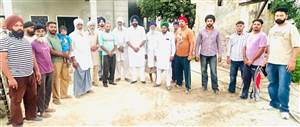 ਅਕਾਲੀ ਆਗੂ ਆਹਲੀ ਨੇ ਪਿੰਡਾਂ ਦੇ ਕਿਸਾਨਾਂ ਦੀਆਂ ਸੁਣੀਆਂ ਮੁਸ਼ਕਲਾਂ