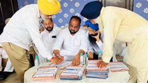 ਸੰਦੀਪ ਹਨੀ ਟੌਂਸਾ ਨੇ ਪਿੰਡ ਸਹੂੰਗੜਾ ਤੋਂ ਘਰ-ਘਰ ਸੰਪਰਕ ਮੁਹਿੰਮ ਦਾ ਕੀਤਾ ਆਗਾਜ਼