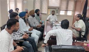 ਐੱਸਡੀਐੱਮ ਵੱਲੋਂ ਪਰਾਲੀ ਦੇ ਪ੍ਰਬੰਧ ਨੂੰ ਲੈ ਕੇ ਬੇਲਰ ਮਾਲਕਾਂ ਨਾਲ ਮੀਟਿੰਗ