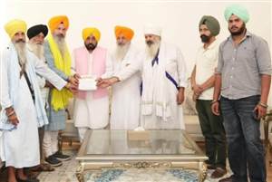 ਅਨੰਦਪੁਰ ਸਾਹਿਬ ਕਾਂਡ ਦੀ ਨਿਆਇਕ ਜਾਂਚ ਦੀ ਮੰਗ ਨੂੰ ਲੈ ਕੇ ਵਫ਼ਦ ਮੁੱਖ ਮੰਤਰੀ ਨੂੰ ਮਿਲਿਆ, ਮਾਨ ਨੇ ਕਮਿਸ਼ਨ ਬਣਾਉਣ ਦਾ ਦਿੱਤਾ ਭਰੋਸਾ