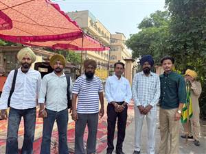 ਪਟਿਆਲਾ ਮਿੰਨੀ ਸਕੱਤਰੇਤ ਦੇ ਸਾਰੇ ਗੇਟ ਬੰਦ, ਕਿਸਾਨਾਂ ਦੇ ਪੱਕੇ ਮੋਰਚੇ ਕਾਰਨ ਆਮ ਲੋਕ ਤੇ ਮੁਲਾਜ਼ਮ ਪਰੇਸ਼ਾਨ