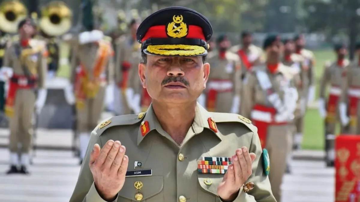 ਪਾਕਿਸਤਾਨ ਦੇ ਸੰਵਿਧਾਨ 'ਚ ਹੋਣ ਵਾਲਾ ਹੈ ਇੱਕ ਵੱਡਾ ਬਦਲਾਅ, ਮੁਨੀਰ ਨੂੰ ਮਿਲੇਗੀ 'ਅਸੀਮਤ' Power