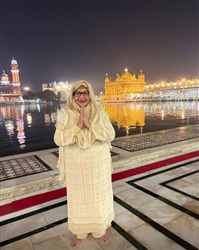 ਅੰਮ੍ਰਿਤਸਰ ਪਹੁੰਚੇ ਬਾਲੀਵੁੱਡ ਅਦਾਕਾਰਾ ਹੇਲਨ ਖਾਨ, ਸੱਚਖੰਡ ਸ੍ਰੀ ਹਰਿਮੰਦਰ ਸਾਹਿਬ ਵਿਖੇ ਹੋਏ ਨਤਮਸਤਕ; ਸਰਬਤ ਦੇ ਭਲੇ ਦੀ ਕੀਤੀ ਅਰਦਾਸ