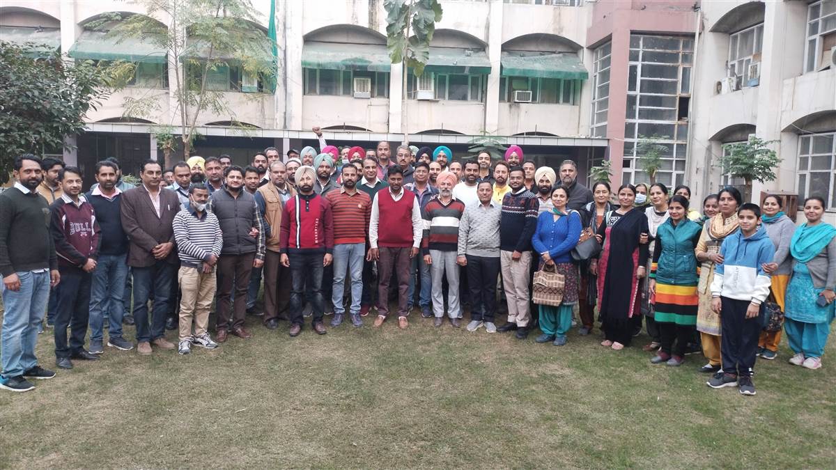 ਪੰਜਾਬ ਸਰਕਾਰ ਨੇ ਇਕ ਵਾਰ ਫ਼ਿਰ ਮੁਲਾਜ਼ਮਾਂ ਨੂੰ ਤਨਖਾਹਾਂ ਦੇਣ ਤੋਂ ਹੱਥ ਕੀਤੇ ਖੜ੍ਹੇ