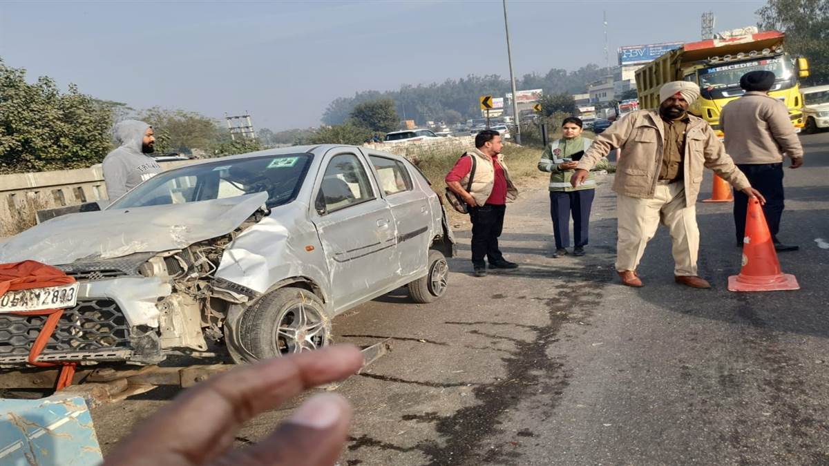 ਟਿੱਪਰ ਨੇ ਮਾਰੀ ਕਾਰ ਨੂੰ ਟੱਕਰ, ਜਾਨੀ ਨੁਕਸਾਨ ਤੋਂ ਬਚਾਅ