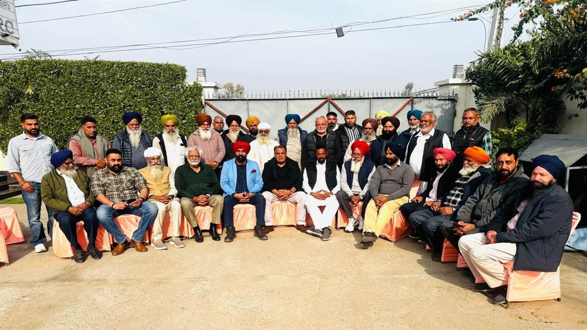 ਸਥਾਨਕ ਟਰੱਕ ਆਪ੍ਰੇਟਰਾਂ ਨੂੰ ਦਿੱਤੀ ਜਾਵੇ ਪਹਿਲ : ਸੰਧੂ