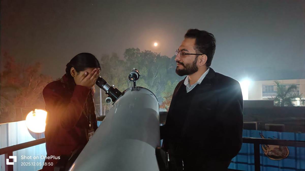 ਡੀਸੀਐੱਮ ਸਕੂਲ ਦੇ ਵਿਦਿਆਰਥੀਆਂ ਨੇ ਟੈਲੀਸਕੋਪ ਰਾਹੀਂ ਦੇਖਿਆ ‘ਕੋਲਡ ਮੂਨ’