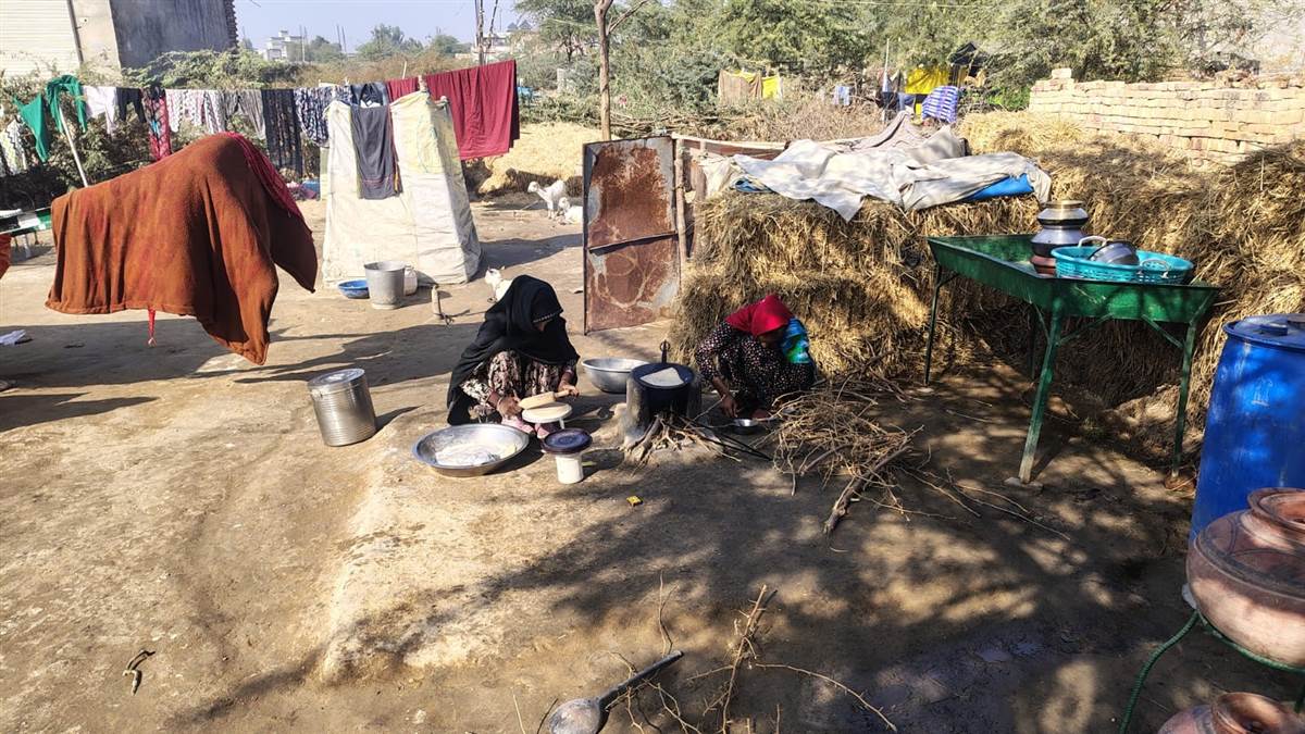 ਲੀਡਰਾਂ ਦੇ ਲਾਰੇ ਸੁਣ-ਸੁਣ ਅੱਕੇ ਪਏ ਹਨ ਟੱਪਰੀ ਵਾਸ