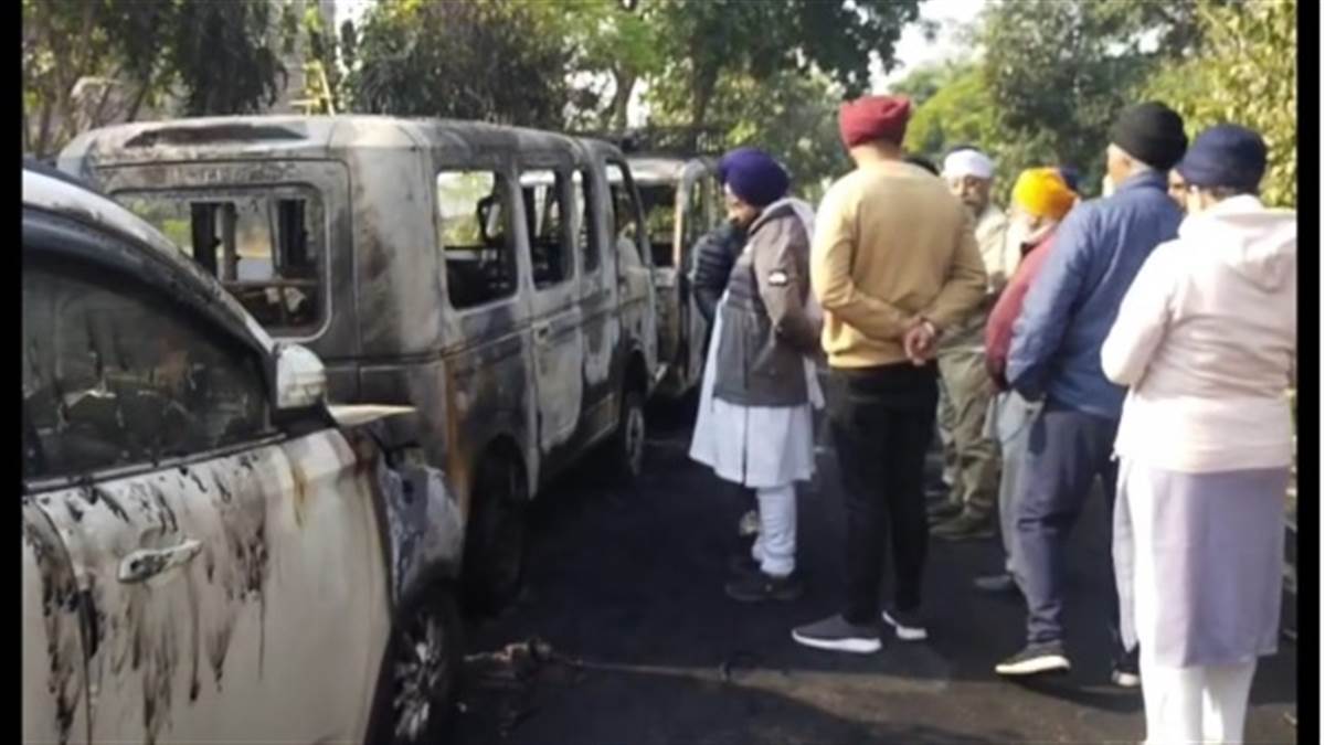 ਫਗਵਾੜਾ ਦੇ ਗੁਰਦੁਆਰਾ ਸਾਹਿਬ ਦੇ ਬਾਹਰ ਦੇਰ ਰਾਤ ਧਮਾਕਾ! ਨਿਕਲੇ ਬਾਹਰ ਤਾਂ ਦੇਖ ਕੇ ਉੱਡੇ ਹੋਸ਼...