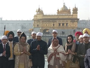 ਭਾਰਤ ਦੇ ਸਾਬਕਾ ਰਾਸ਼ਟਰਪਤੀ ਰਾਮਨਾਥ ਕੋਵਿੰਦ ਨੇ ਸ੍ਰੀ ਦਰਬਾਰ ਸਾਹਿਬ ਟੇਕਿਆ ਮੱਥਾ, ਕੀਤੀ ਸਰਬੱਤ ਦੇ ਭਲੇ ਦੀ ਅਰਦਾਸ