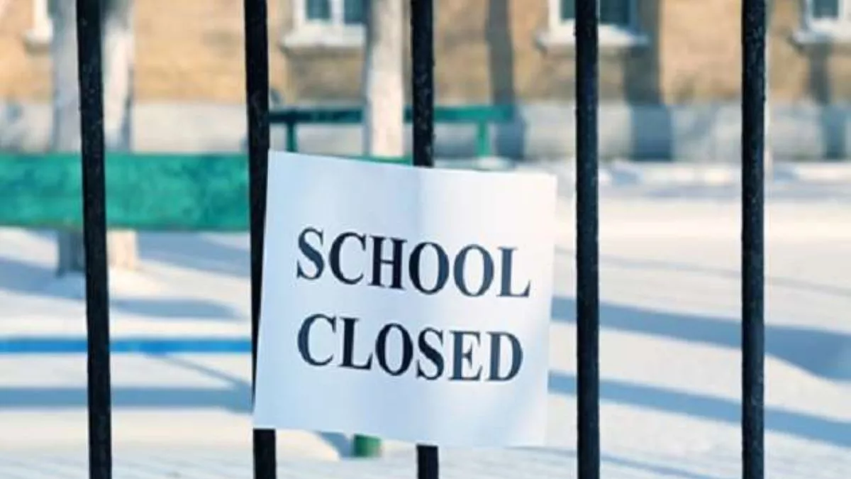 Chandigarh School Closed : ਸਰਕਾਰੀ ਤੇ ਪ੍ਰਾਈਵੇਟ ਸਕੂਲਾਂ 'ਚ ਛੁੱਟੀਆਂ, ਠੰਢ ਤੇ ਸੰਘਣੀ ਧੁੰਦ ਕਾਰਨ ਲਿਆ ਫੈਸਲਾ