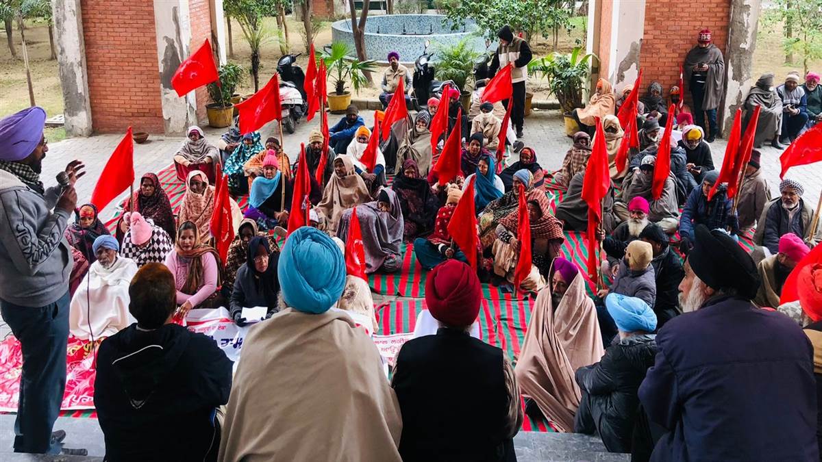 ਸੂਬਾ ਪੱਧਰੀ ਸੱਦੇ 'ਤੇ ਮਜ਼ਦੂਰਾਂ ਵੱਲੋਂ ਡੀਸੀ ਦਫ਼ਤਰ ਦੇ ਬਾਹਰ ਧਰਨਾ