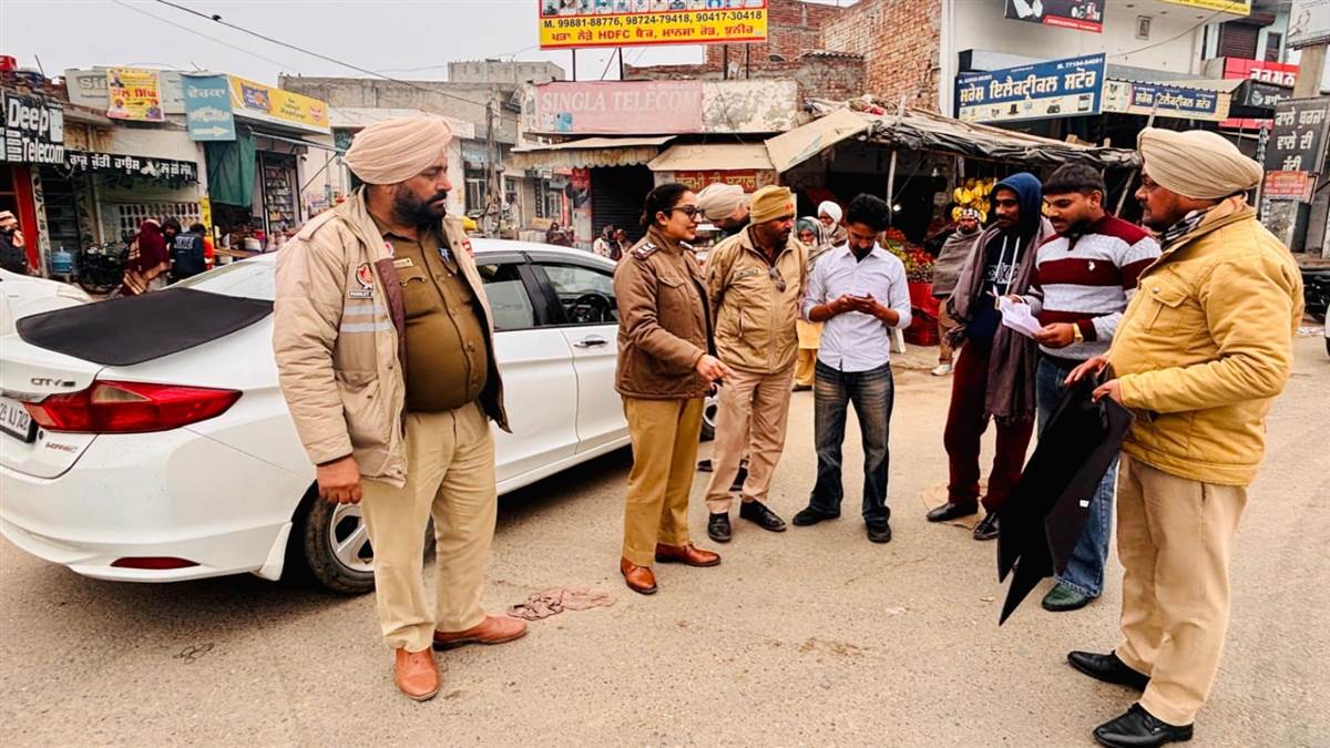ਥਾਣਾ ਮੁਖੀ ਦੀ ਅਗਵਾਈ ’ਚ ਨਾਕੇਬੰਦੀ ’ਤੇ ਵਾਹਨਾਂ ਦੀ ਚੈਕਿੰਗ