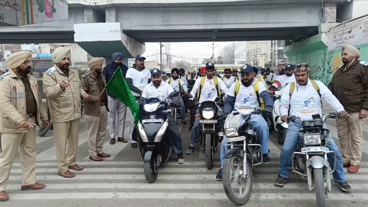 ਬਾਟਮ)----ਟ੍ਰੈਫਿਕ ਨਿਯਮਾਂ ਪ੍ਰਤੀ ਜਾਗਰੂਕਤਾ ਲਈ ਮੋਟਰਸਾਈਕਲ ਰੈਲੀ ਕੱਢੀ, 100 ਤੋਂ ਵੱਧ ਡਿਲੀਵਰੀ ਮੈਨ ਬਣੇ ਸਹਾਇਕ