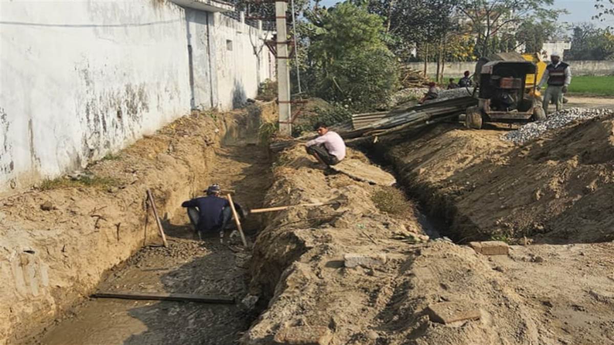 ਪਿੰਡ ਮਾਣਕੂਮਾਜਰਾ ’ਚ ਕੰਕਰੀਟ ਨਾਲੇ ਦੇ ਨਿਰਮਾਣ ਕਾਰਜ ਦੀ ਸ਼ੁਰੂ