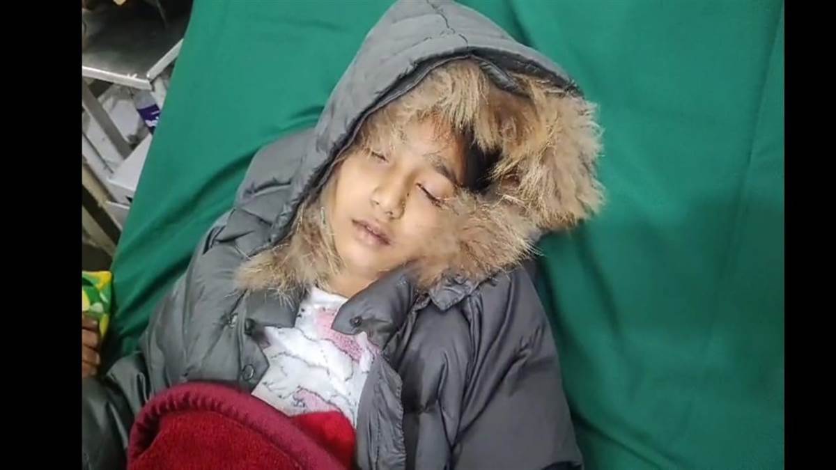 ਸੜਕ ਹਾਦਸੇ ’ਚ ਬਾਈਕ ਸਵਾਰ ਤੇ ਦੋ ਬੱਚੇ ਜ਼ਖ਼ਮੀ