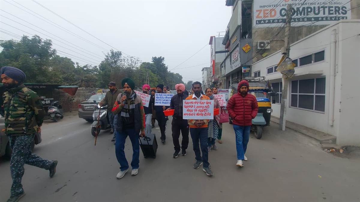 ਡੀਸੀ ਦਫ਼ਤਰ ਅੱਗੇ ਬੇਰੁਜ਼ਗਾਰਾਂ ਦਾ ਪੱਕਾ ਮੋਰਚਾ ਜਾਰੀ