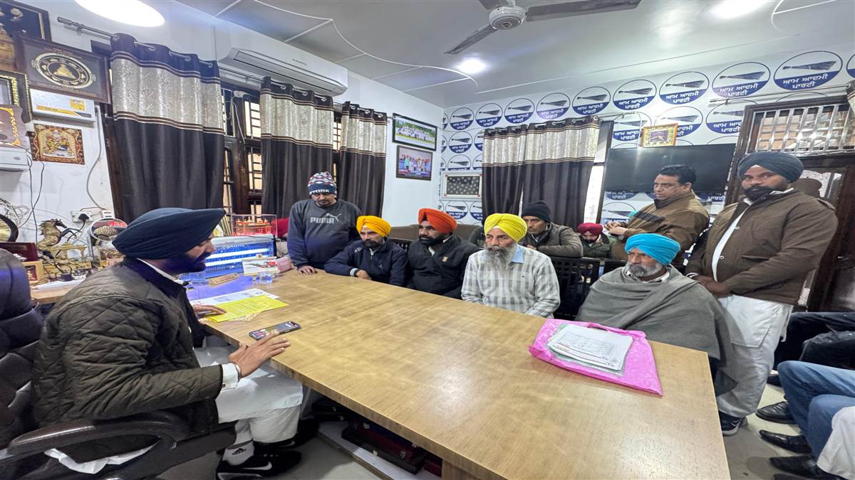 ਕੈਬਨਿਟ ਮੰਤਰੀ ਲਾਲਜੀਤ ਸਿੰਘ ਭੁੱਲਰ ਨੇ ਲੋਕ ਮਿਲਣੀ ਤਹਿਤ ਹਲਕਾ ਵਾਸੀਆਂ ਦੀਆਂ ਮੁਸ਼ਕਿਲਾਂ ਸੁਣੀਆਂ