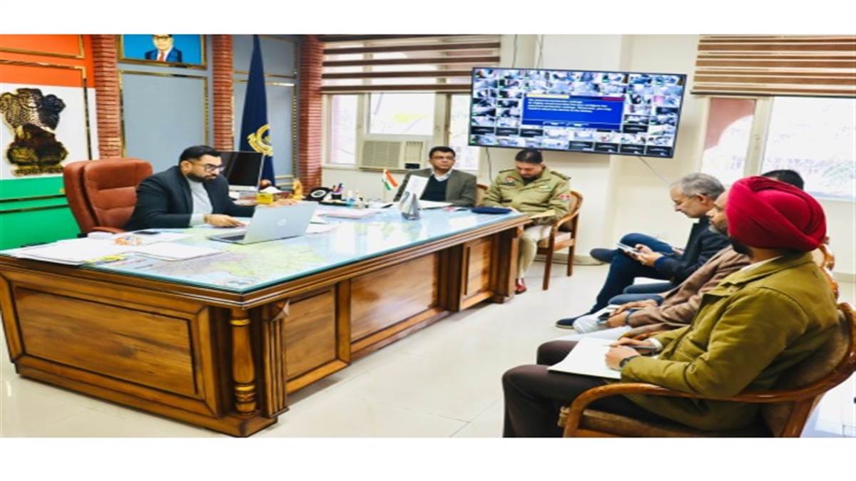 ਡੀਸੀ ਵਲੋਂ ਸਖ਼ਤੀ:  ਚਾਈਨਾ ਡੋਰ ਵੇਚਣ ਜਾਂ ਸਟੋਰ ਕਰਨ 'ਤੇ ਹੋ ਸਕਦੈ 15 ਲੱਖ ਦਾ ਜੁਰਮਾਨਾ, ਪਤੰਗ ਉਡਾਉਣ ਵਾਲਿਆਂ ਖ਼ਿਲਾਫ਼ ਦਰਜ ਹੋਣਗੇ ਪਰਚੇ