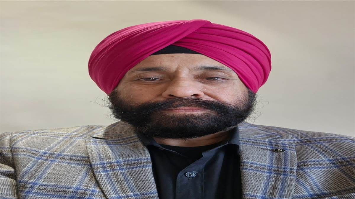 ਢਾਂਗੂ ਰੋਡ ਵਿਖੇ ਕਰਵਾਏ ਸਮਾਗਮ ਦੌਰਾਨ ਲੋੜਵੰਦ ਪਰਿਵਾਰ ਨੂੰ ਰਾਸ਼ਨ ਸਮੱਗਰੀ ਭੇਟ ਕਰਦੇ ਹੋਏ ਵਿਦਿਆ ਐਜੂਕੇਸ਼ਨ ਸੁਸਾਇਟੀ ਦੇ ਪ੍ਰਧਾਨ ਵਿਜੈ ਪਾਸੀ ਅਤੇ ਹੋਰ ।
ਲਿੰਪੀ ਸਕਿਨ ਡਿਜ਼ੀਜ਼ ਦੀ ਵੈਕਸੀਨ ਲਗਾਉਣ ਦਾ ਕੰਮ ਜ਼ੋਰਾਂ ’ਤੇ