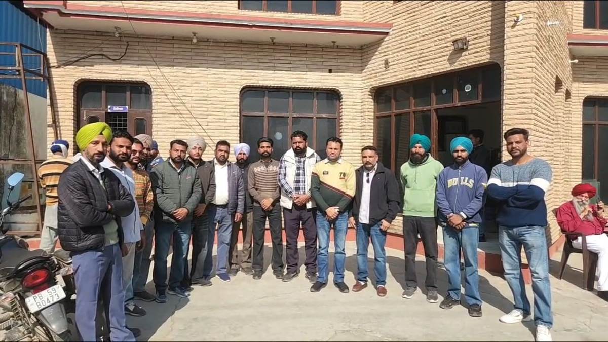 ਬਿਜਲੀ ਦੇ ਸੜੇ ਮੀਟਰ ਨੂੰ ਬਦਲਣ ਗਏ ਕਾਮੇ ਦੀ ਕੀਤੀ ਵੀਡਿਓ ਵਾਈਰਲ