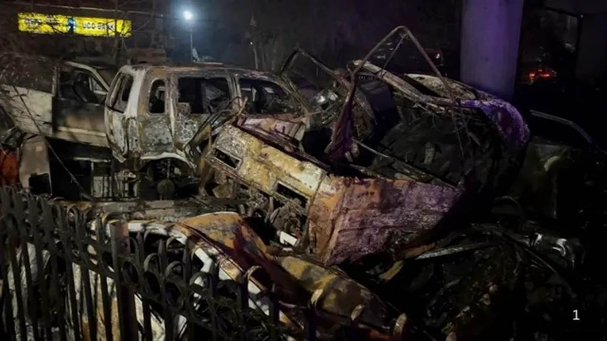 ਦਿੱਲੀ ਦੇ ਸ਼ਾਹਦਰਾ MCD ਪਾਰਕਿੰਗ "ਚ ਲੱਗੀ ਭਿਆਨਕ ਅੱਗ,  20 ਵਾਹਨ ਸੜ ਕੇ ਸੁਆਹ