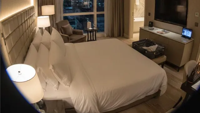 ਸਾਵਧਾਨ ! ਹੋਟਲ 'ਚ ਰੁਕਣ ਵੇਲੇ ਰਹੋ ਸੁਚੇਤ : ਵਿਅਕਤੀ ਨੇ ਜਦੋਂ ਅਡਲਟ ਸਾਈਟ 'ਤੇ ਖ਼ੁਦ ਨੂੰ ਆਪਣੀ ਗਰਲਫ੍ਰੈਂਡ ਨਾਲ ਦੇਖਿਆ ਤਾਂ ਪੈਰਾਂ ਹੇਠੋਂ ਖਿਸਕੀ ਜ਼ਮੀਨ