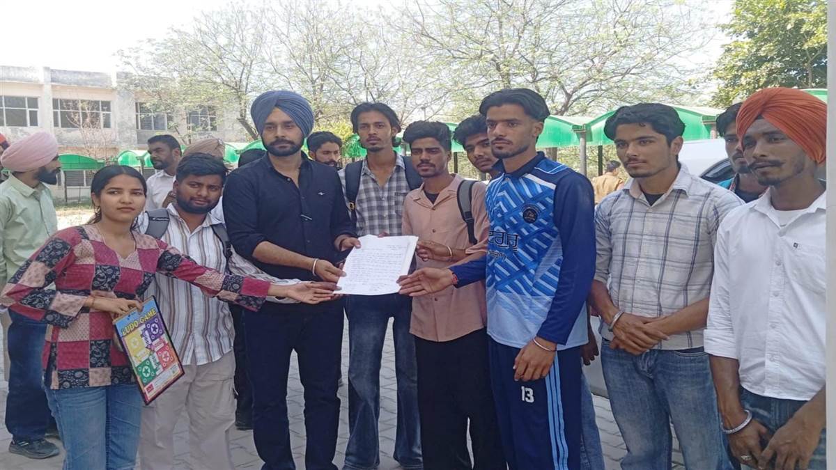 ਪੰਜਾਬ ਸਟੂਡੈਂਟਸ ਯੂਨੀਅਨ ਵੱਲੋਂ ਅਮਿਤ ਖੁੱਡੀਆ ਨੂੰ ਮੰਗ ਪੱਤਰ