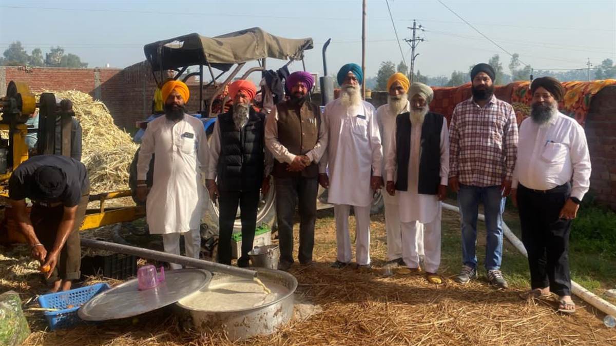 ਚੋਲਾ ਸਾਹਿਬ ਨੂੰ ਜਾਣ ਵਾਲੀ ਸੰਗਤ ਲਈ ਗੰਨੇ ਵਾਲੀ ਰਸ ਦੇ ਲੰਗਰ ਲਾਏ