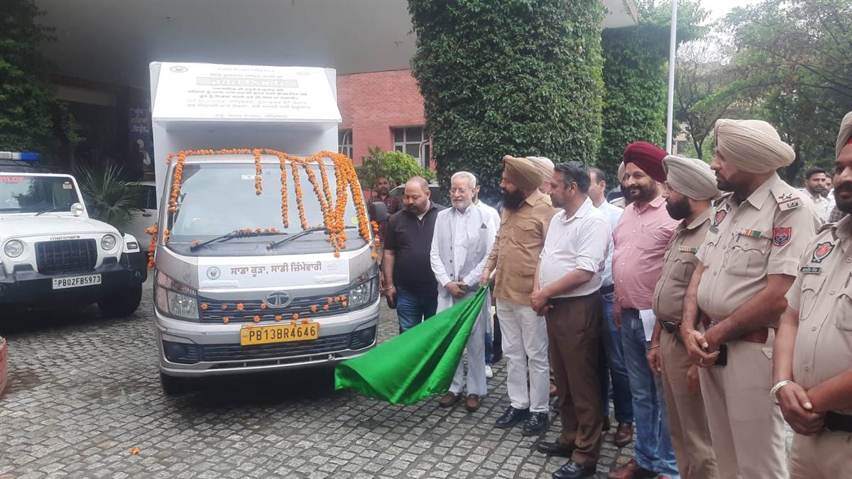 ਠੋਸ ਕੂੜੇ ਦੇ ਪ੍ਰਬੰਧਨ ਲਈ ਜਾਗਰੂਕਤਾ ਵੈਨ ਰਵਾਨਾ
