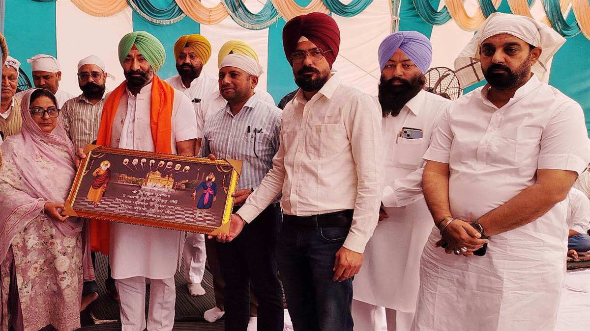ਗੁਰੂ ਦਾ ਆਸ਼ਰੀਵਾਦ ਲੈਣ ਲਈ ਕਰਵਾਇਆ ਧਾਰਮਿਕ ਸਮਾਗਮ