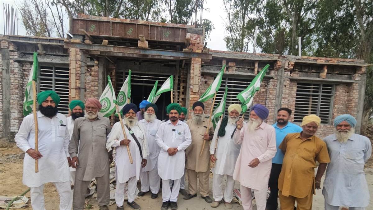 ਡਿਸਪੈਂਸਰੀ ਦੇ ਨਵੇਂ ਪਾਏ ਲੈਂਟਰ ਤੇ ਪੈਚ ਲਾਕੇ ਕੀਤੀ ਖਾਨਾਪੂਰਤੀ