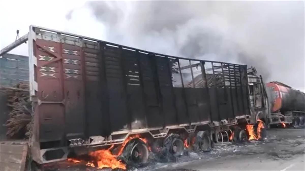 ਮਨੀਪੁਰ ਦੇ ਵਿਸ਼ਣੂਪੁਰ 'ਚ ਬੰਬ ਧਮਾਕੇ 'ਚ ਦੋ ਬੱਚਿਆਂ ਦੀ ਮੌਤ, ਹਿੰਸਾ ਤੋਂ ਬਾਅਦ ਚਾਰ ਜ਼ਿਲ੍ਹਿਆਂ 'ਚ ਕਰਫਿਊ, ਇੰਟਰਨੈੱਟ ਬੰਦ