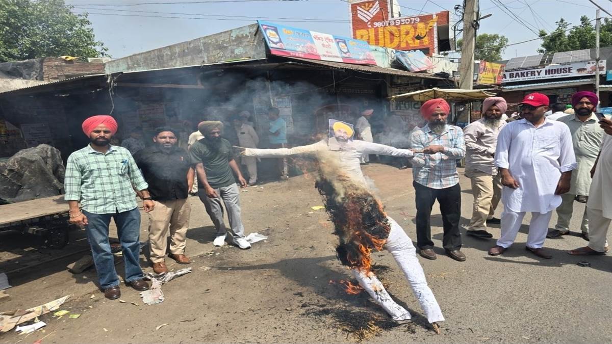 ਬੇਰੁਜ਼ਗਾਰਾਂ ਨੌਜਵਾਨਾਂ ’ਤੇ ਹੋਏ ਜਬਰ ਖ਼ਿਲਾਫ਼ ਸਰਕਾਰ ਦੀ ਅਰਥੀ ਫੂਕੀ