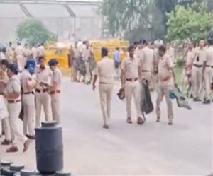 Kisan Mahapanchayat LIVE : ਕਰਨਾਲ 'ਚ ਵਾਟਰ ਕੈਨਨ ਨਾਲ ਵੀ ਨਹੀਂ ਰੁਕੇ ਕਿਸਾਨ, ਬੈਰੀਕੇਡ ਤੋੜ ਕੇ ਮਿੰਨੀ ਸਕੱਤਰੇਤ ਗੇਟ 'ਤੇ ਲਾਇਆ ਡੇਰਾ